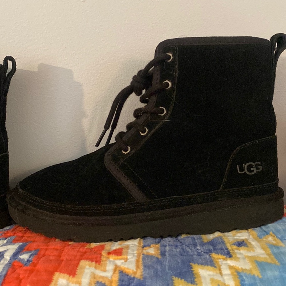 Amazing condition authentic kid’s/tiny footed adult black Nuemel style Ugg’s!